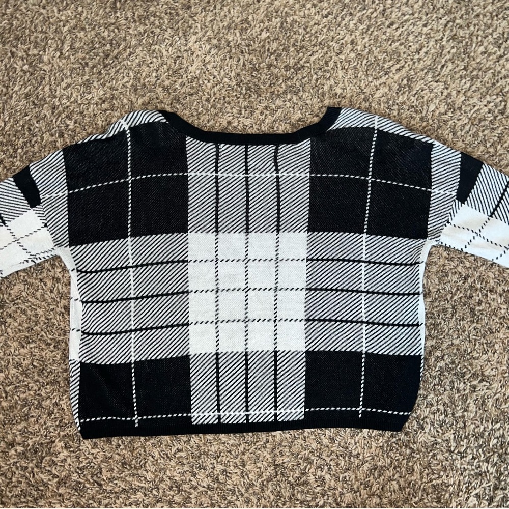 Cropped Sweater - Picture 5 of 6